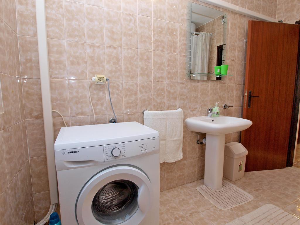 Family Friendly Apartment 946 Пула Екстериор снимка