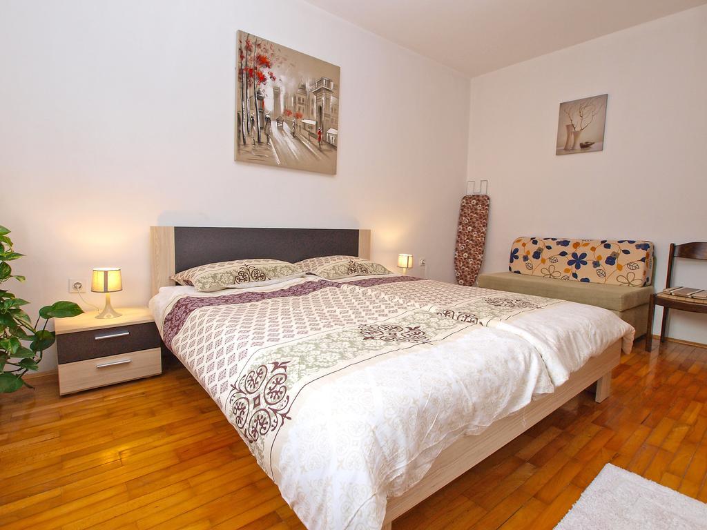Family Friendly Apartment 946 Пула Екстериор снимка