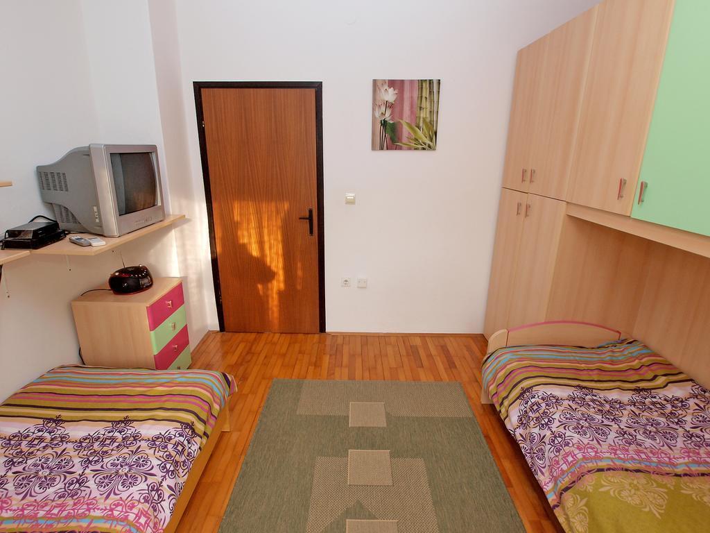 Family Friendly Apartment 946 Пула Екстериор снимка
