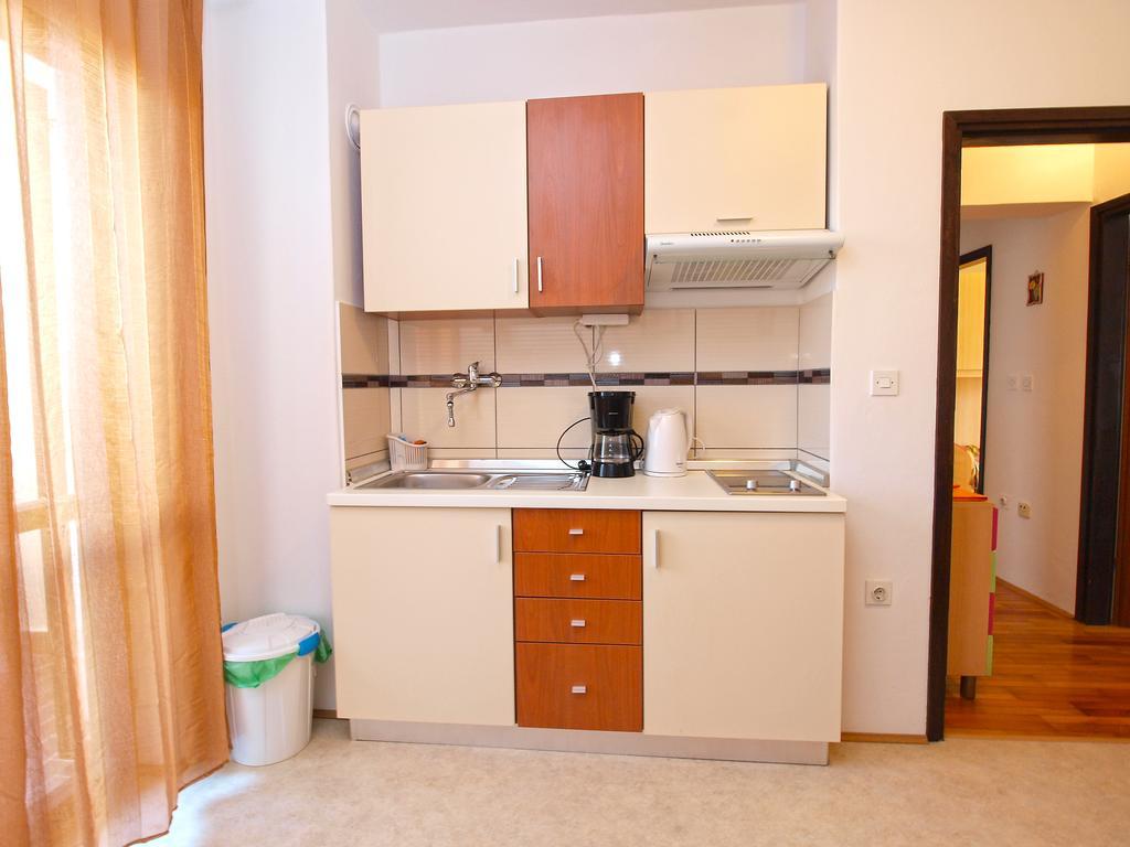 Family Friendly Apartment 946 Пула Екстериор снимка
