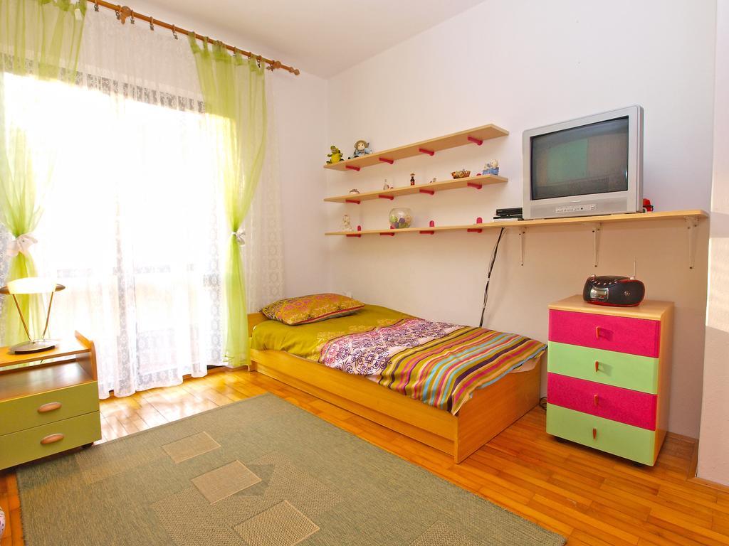 Family Friendly Apartment 946 Пула Екстериор снимка