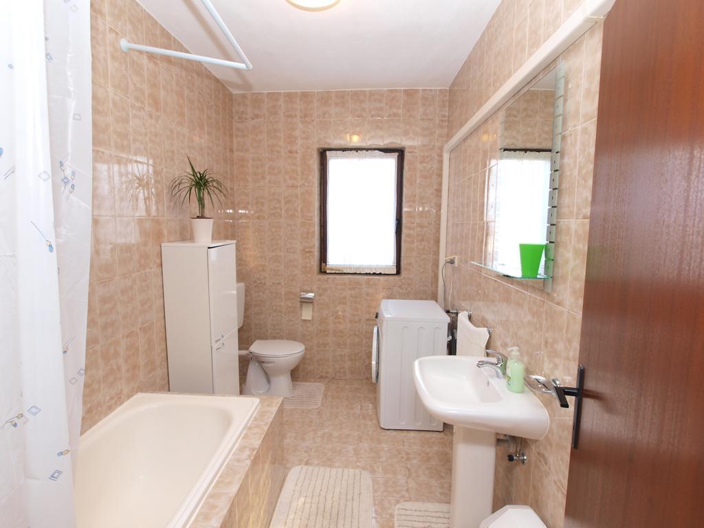 Family Friendly Apartment 946 Пула Екстериор снимка